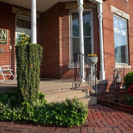 L&N Bed And Breakfast Ltd Henderson Bagian luar foto