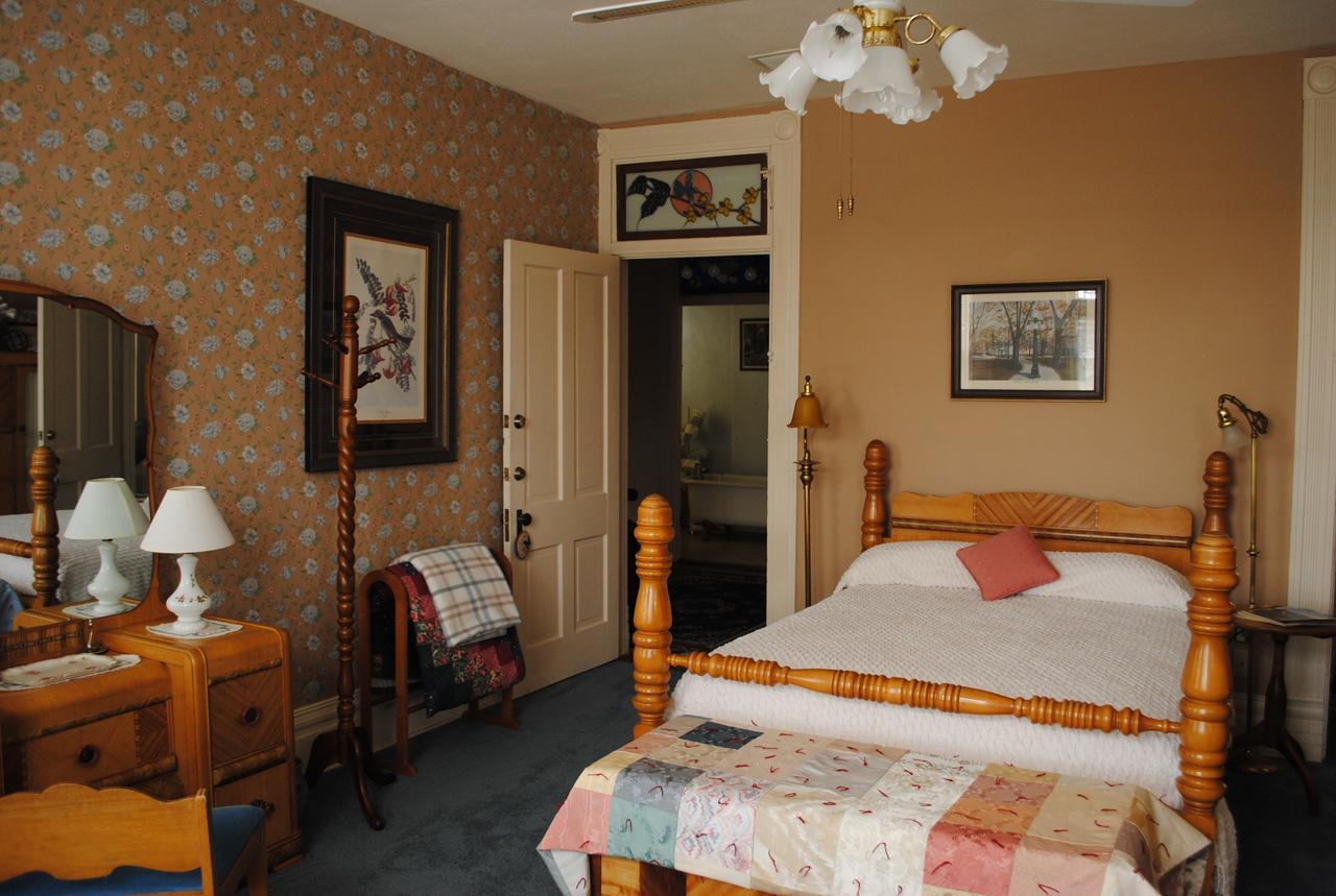 L&N Bed And Breakfast Ltd Henderson Bagian luar foto