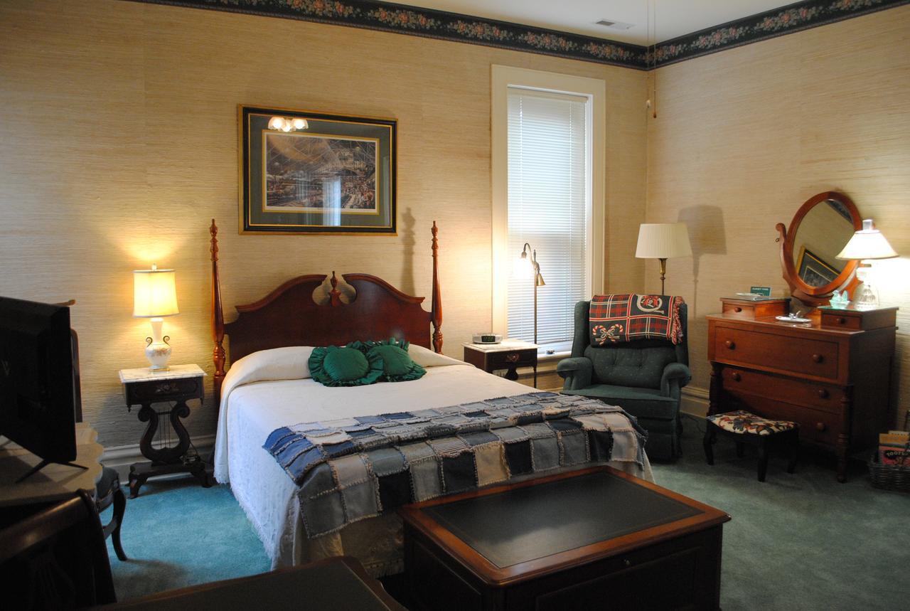 L&N Bed And Breakfast Ltd Henderson Bagian luar foto