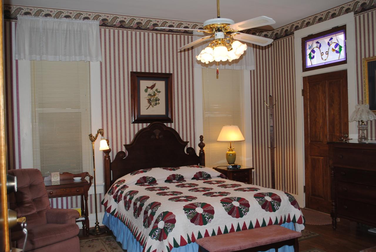 L&N Bed And Breakfast Ltd Henderson Bagian luar foto