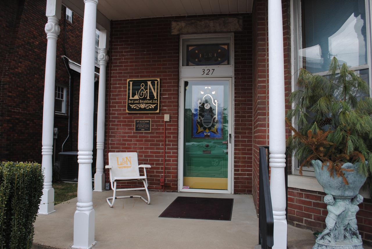 L&N Bed And Breakfast Ltd Henderson Bagian luar foto