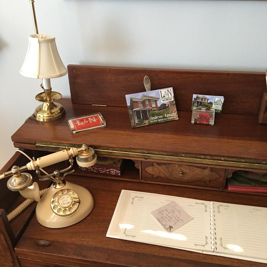 L&N Bed And Breakfast Ltd Henderson Bagian luar foto