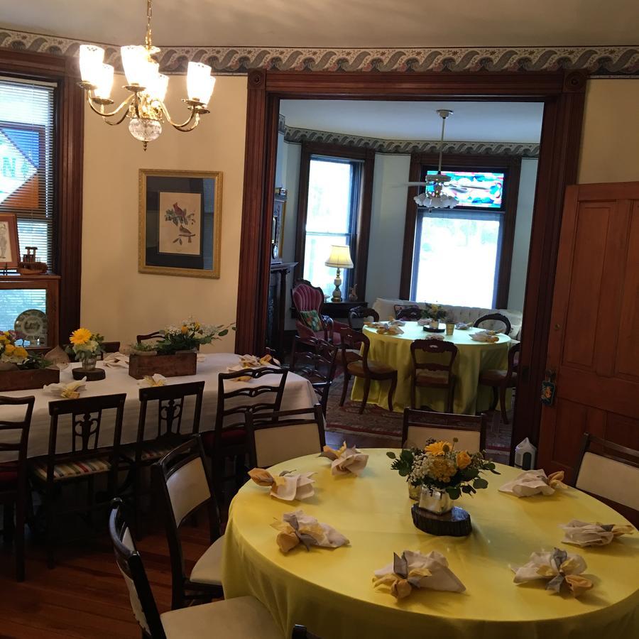 L&N Bed And Breakfast Ltd Henderson Bagian luar foto