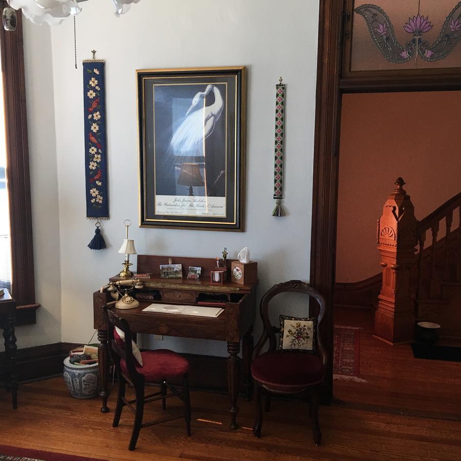 L&N Bed And Breakfast Ltd Henderson Bagian luar foto