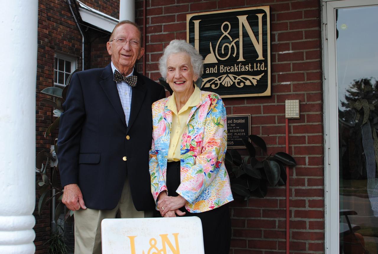 L&N Bed And Breakfast Ltd Henderson Bagian luar foto