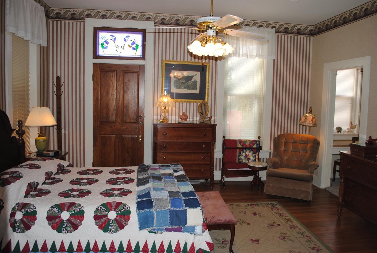 L&N Bed And Breakfast Ltd Henderson Bagian luar foto