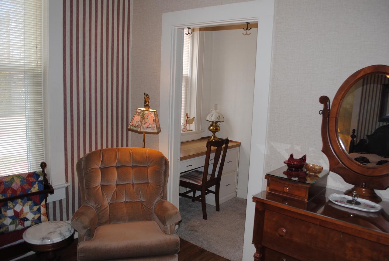 L&N Bed And Breakfast Ltd Henderson Bagian luar foto