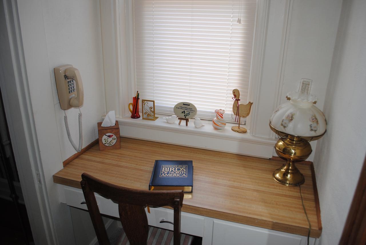 L&N Bed And Breakfast Ltd Henderson Bagian luar foto
