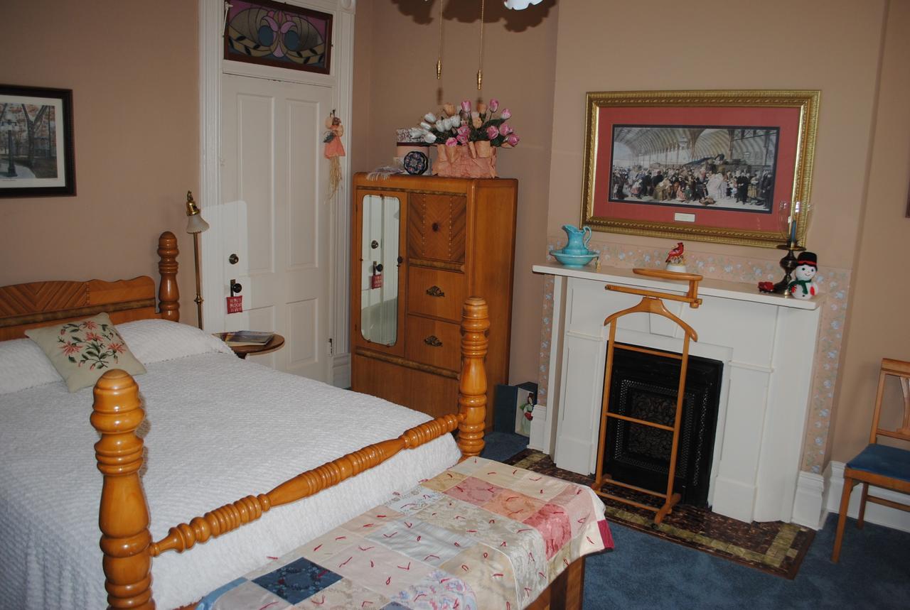 L&N Bed And Breakfast Ltd Henderson Bagian luar foto