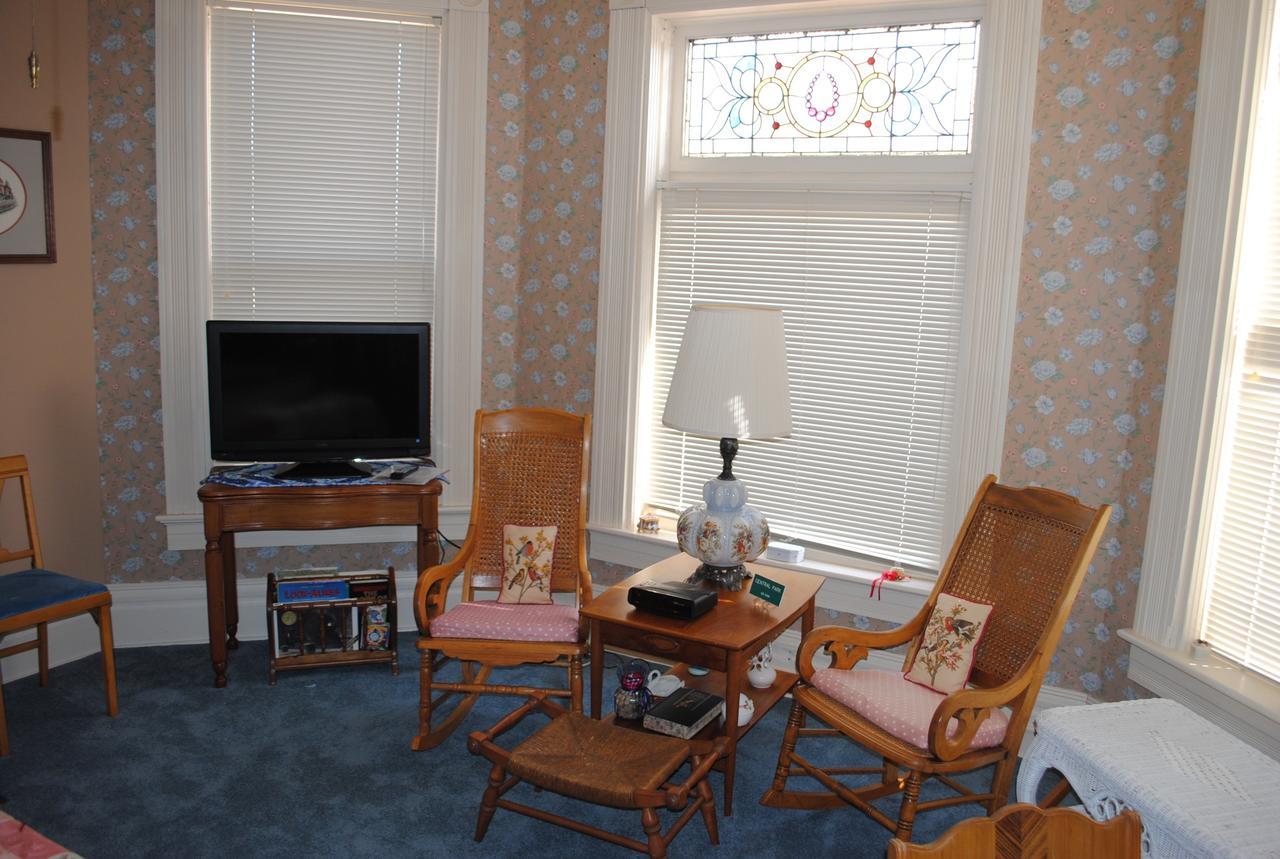L&N Bed And Breakfast Ltd Henderson Bagian luar foto