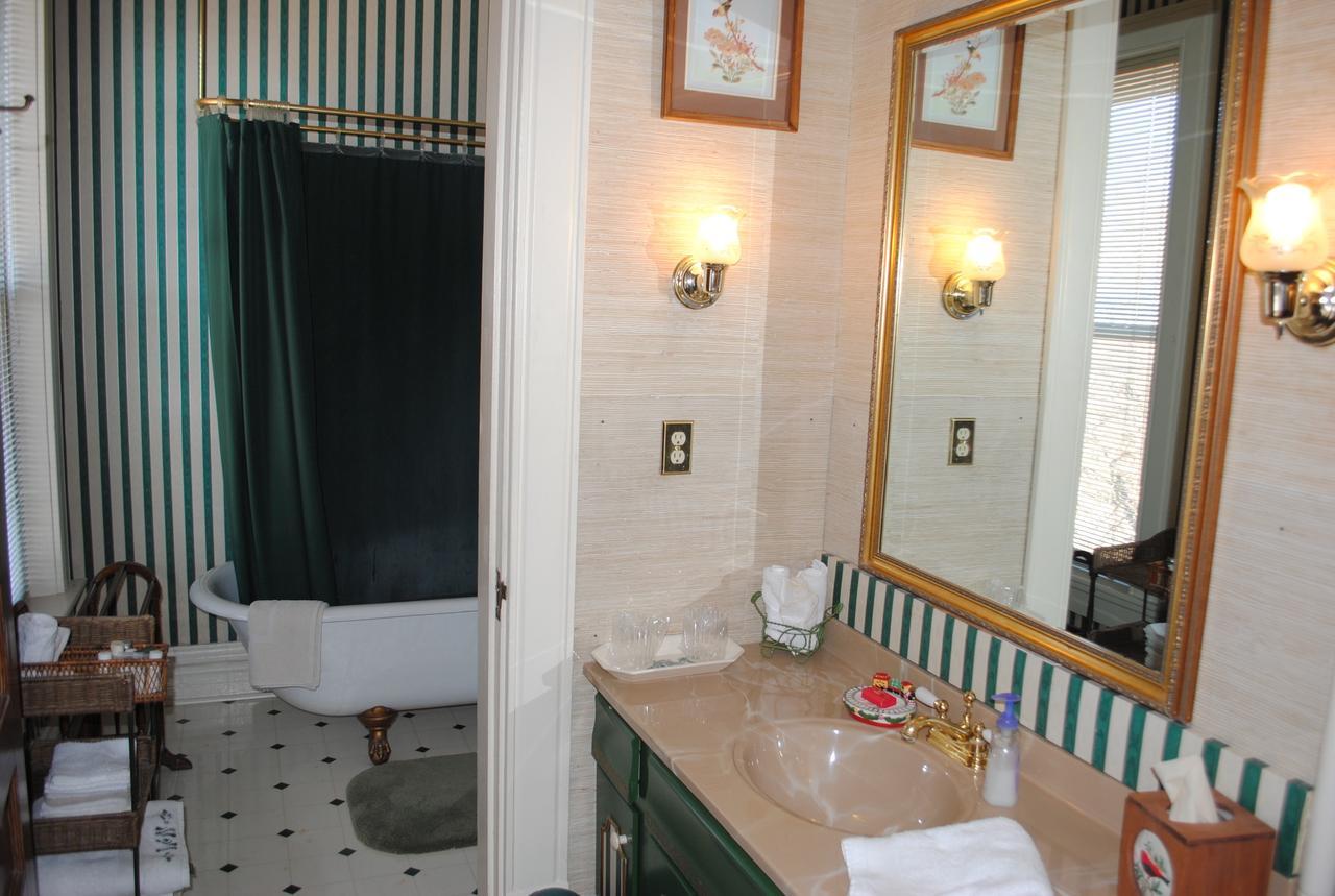 L&N Bed And Breakfast Ltd Henderson Bagian luar foto