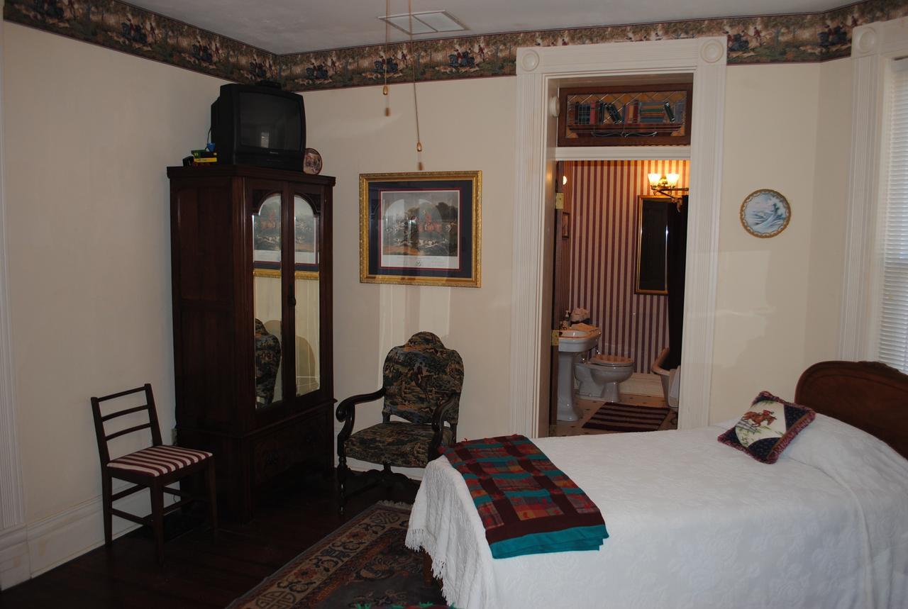L&N Bed And Breakfast Ltd Henderson Bagian luar foto