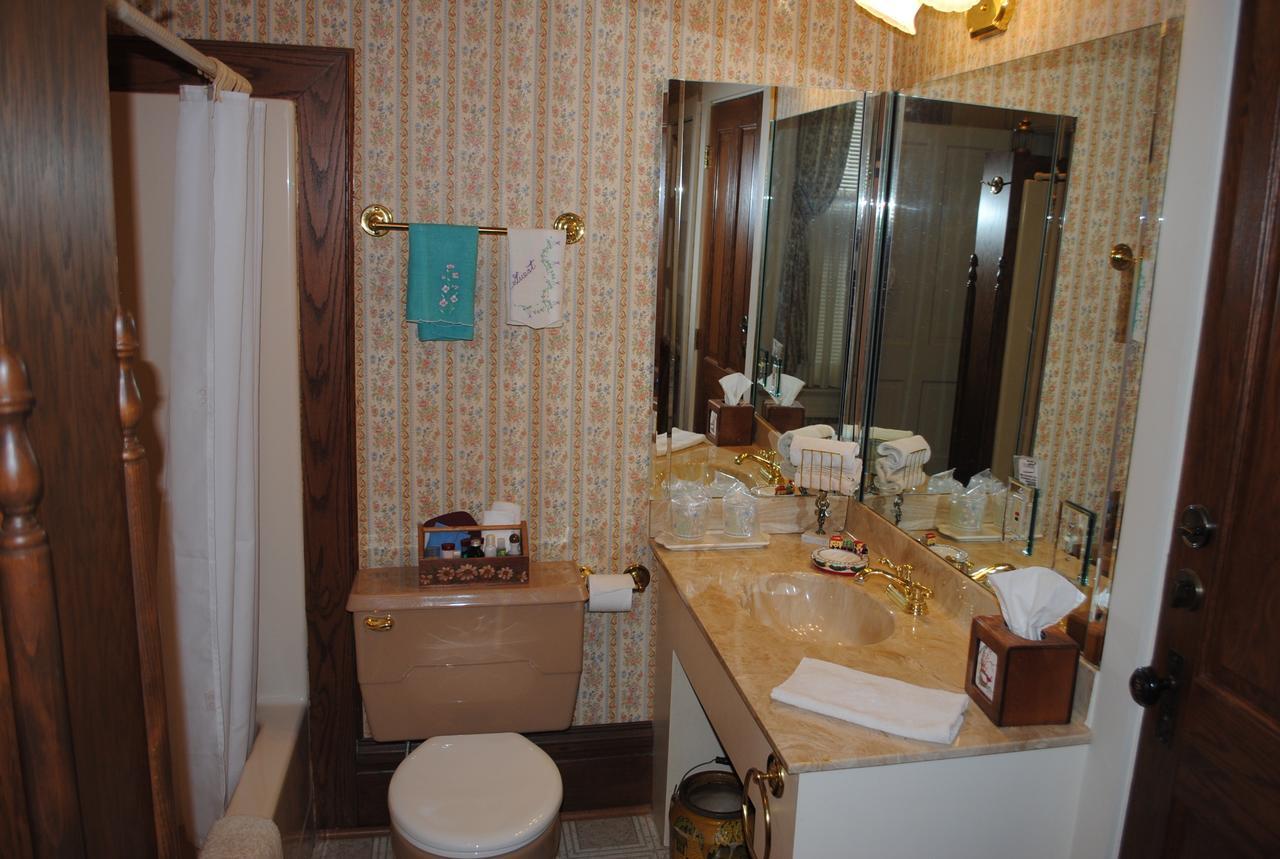L&N Bed And Breakfast Ltd Henderson Bagian luar foto