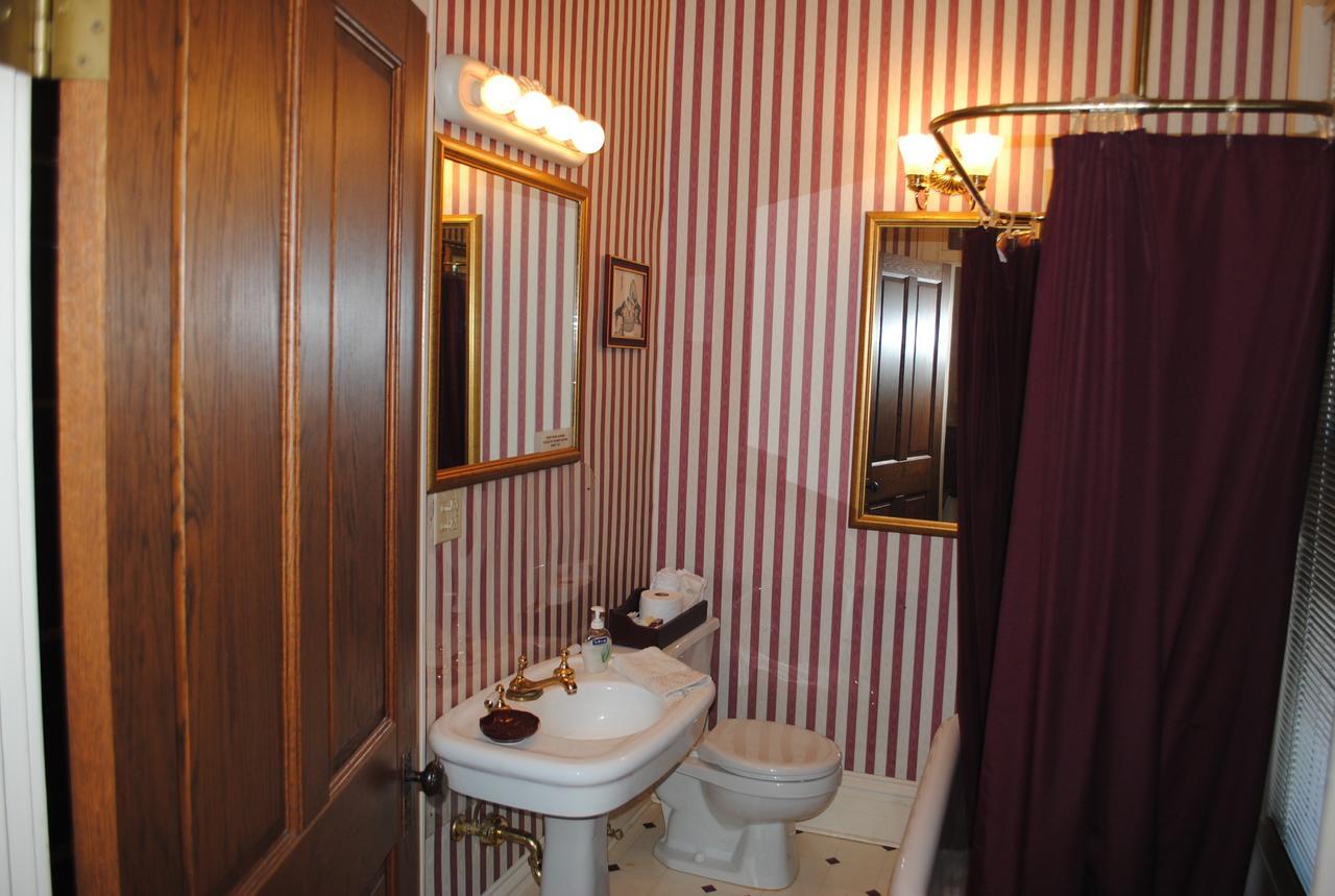 L&N Bed And Breakfast Ltd Henderson Bagian luar foto