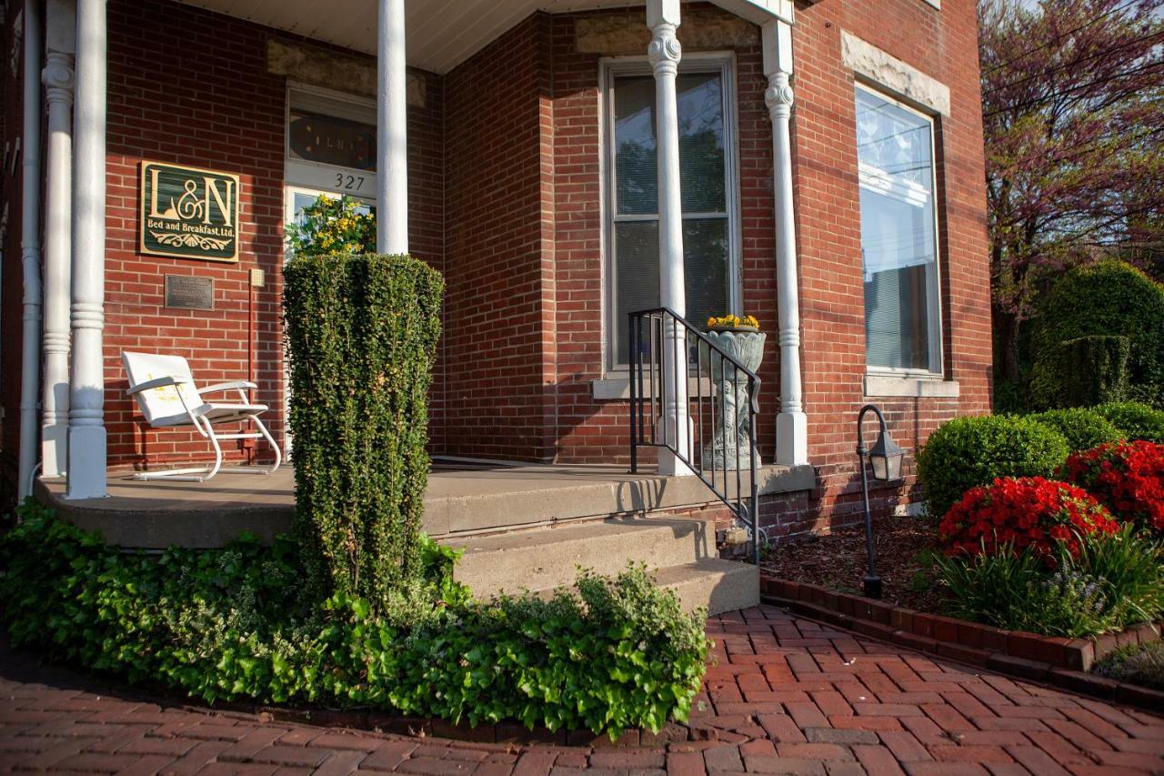 L&N Bed And Breakfast Ltd Henderson Bagian luar foto