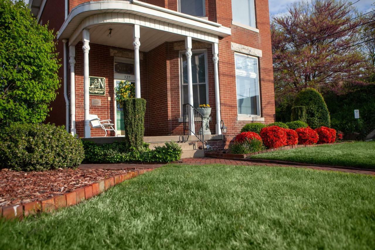 L&N Bed And Breakfast Ltd Henderson Bagian luar foto